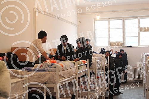 Aleksandar Vulin - Labor Minister, Nebojsa Stefanovic - Interior Minister Zoran Djordjevic - Defence Minister Miroslav Cuckovic - Obrenovac Mayor visited the temporary reception center for migrants.Aleksandar Vulin - ministar za rad, Nebojsa Stefano