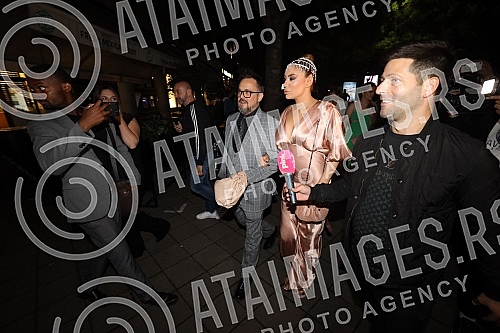 The daily Informer is celebrating its 10th birthday, and a gala celebration has been organized at the Kasina Club.Dnevni list Informer proslavlja 10. rodjendan te su u klubu Kasina organizovali gala proslavu.