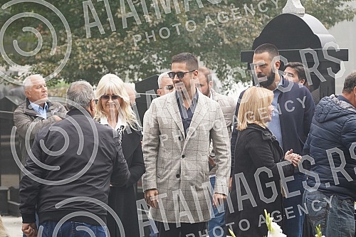 The commemoration on the occasion of one year since the death of Marinko Rokvic was held at the Bezanija cemetery.Pomen povodom godinu dana od smrti Marinka Rokvica odrzan je na Bezanijskom groblju.