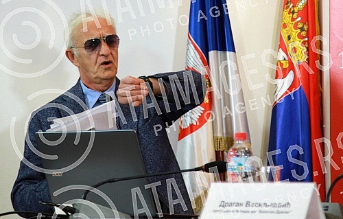 A press conference on the occasion of the civic petition for the pardon of war hero Zvezdan Jovanovic was held at the Media Center.Konferencija za medije povodom gradjanske peticije za pomilovanje ratnog heroja Zvezdana Jovanovica odrzana je u Medi