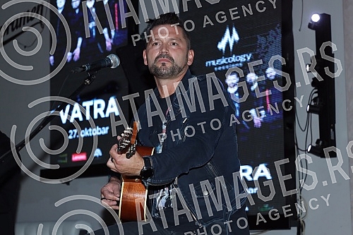 The intimate acoustic concert of the group Vatra was held in BitefArtCafe, and the reason for the same was the new song and upcoming concerts in Belgrade and Novi Sad.Intimni akusticni koncert grupe Vatra odrzan je u BitefArtCafeu,a povod za isti s