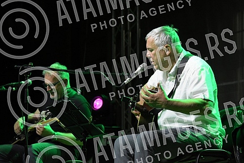Singer Zoran Predin held a promotion of the book - Mongolian stains in the courtyard of the University and then a songwriting concert.Pevac Zoran Predin odrzao je promociju knjige - Mongolske mrlje u dvoristu Univerziteta a zatim i kantautorski konc
