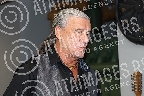 The famous Split tenor Goran Karan, after two big successful concerts in the Serbian capital in 2018 and 2019, returned to the Big Stage of the mts Dvorana.Proslavljeni splitski tenor Goran Karan, nakon dva velika uspesna koncerta u srpskoj preston