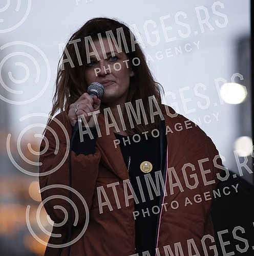  Protest for safe air no.4 started in Terazije, organized by a group of citizens of the Eco Guard, and after the address of the speakers, a walk to the Government of Serbia was announced.Na Terazijama je poceo protest Protest za bezopasan vazduh no