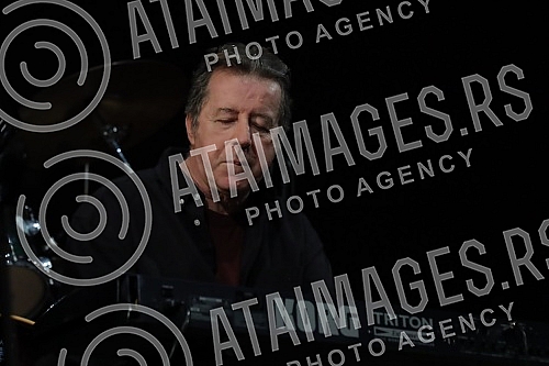 A concert in honor of the legendary drummer Dragoljub Djuricic, the man with the biggest smile on the domestic music scene, was held at the Atelier 212 theater.Koncert u cast legendarnog bubnjara Dragoljuba Djuricica, coveka sa najvecim osmehom na 