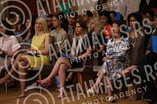 A ceremony was held at the Palace of Serbia on the occasion of awarding scholarships for doctoral students and their inclusion in scientific research.U Palati Srbija odrzana je svecanost povodom dodele ugovora o stipendiranju studenata doktorskih a