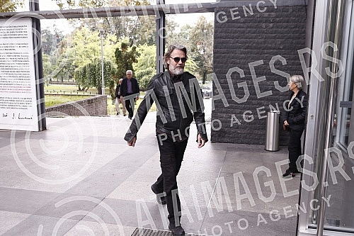 The commemoration of Branko Cvejic, in agreement with the family, was held in the Yugoslav Drama Theatre.
Komemoracija Branku Cvejicu, u dogovoru sa porodicom, odrzana je u u Jugoslovenskom dramskom pozoristu. The commemoration of Branko Cvejic, in agreement with the family, was held in the Yugoslav Drama Theatre.
Komemoracija Branku Cvejicu, u dogovoru sa porodicom, odrzana je u u Jugoslovenskom dramskom pozoristu.