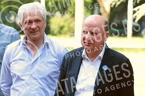 In front of the building of the Third Basic Public Prosecutor's Office, a press conference of the Oslobodjenje movement due to the summons for questioning of a former member of the UKP MUP of Serbia, Milan Dumanovic.Ispred zgrade Treceg osnovnog ja