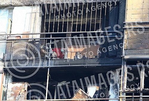 In a fire early this morning, six people were killed and six injured in a tapeworm in Milutin Milankovic Boulevard in New Belgrade, the Interior Ministry said.
U pozaru rano jutros u soliteru u Bulevaru Milutina Milankovica u Novom Beogradu, smrtno j In a fire early this morning, six people were killed and six injured in a tapeworm in Milutin Milankovic Boulevard in New Belgrade, the Interior Ministry said.
U pozaru rano jutros u soliteru u Bulevaru Milutina Milankovica u Novom Beogradu, smrtno j