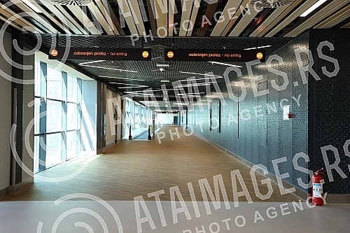 At the Nikola Tesla Airport, on the occasion of the opening of the newly built part of the passenger terminal, the General Manager of Belgrade Airport, Francois Berisot, addressed the audience. Na aerodromu Nikola Tesla povodom otvaranja novoizgrad