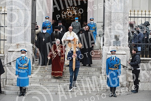 The column with the remains of Patriarch Irinej set off from the Cathedral of St. Archangel Michael in the Temple of Saint Sava.Kolona sa zemnim ostacima patrijarha Irineja krenula je iz Saborne crkve Sv. Arhangela Mihaila u Hram Svetog Save.