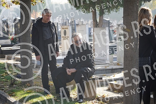 The commemoration on the occasion of half a year since the sudden death of Vidoje Ristovic was held at the New Cemetery.Pomen povodom pola godine otkako je Vidoje Ristovic iznenada preminu odrzan je na Novom groblju.