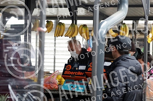 Markets in Belgrade are open three days a week, starting Thursday.Pijace u Beogradu rade tri dana nedeljno, od cetvrtka.