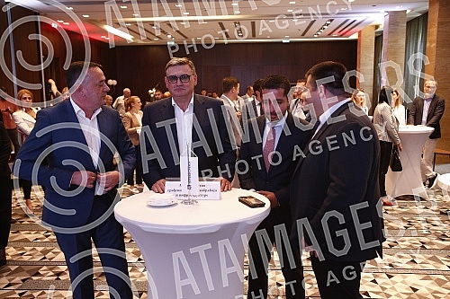 JP Putevi Srbije organized the promotion of new campaigns for raising traffic safety on state roads through the education of drivers and other traffic participants.JP Putevi Srbije je organizovalo promociju novih Kampanja za podizanje bezbednosti u