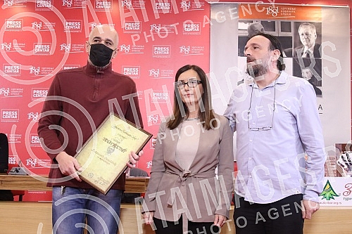 The annual awards ceremony of the Association of Journalists of Serbia was held on UNS Day, December 21 at the Press Center of the Association of Journalists of Serbia.Svecano urucenje godisnjih nagrada Udruzenja novinara Srbije odrzano je na Dan U