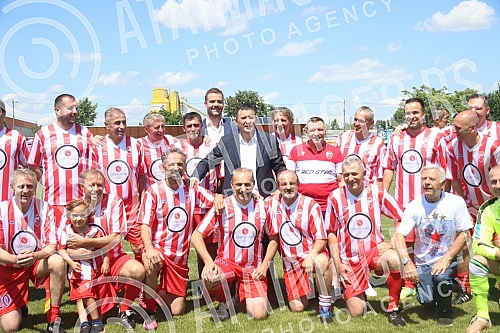 The legends of the Red Star, veterans of the Serbian champions, played a show match today in Vienna against the veterans of the Yugoslav League.Legende Crvene zvezde, veterani sampiona Srbije, odigrali su danas u Becu revijalnu utakmicu protiv vete