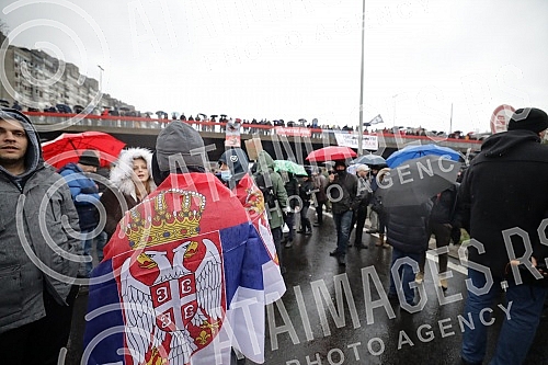Blockade of traffic on the highway near the Sava Center with a request to ban the work of Rio Tinto in Serbia.
Blokada saobracaja na auto-putua kod Sava centra sa zahtevom za zabranu rada Rio Tinta u Srbiji. Blockade of traffic on the highway near the Sava Center with a request to ban the work of Rio Tinto in Serbia.
Blokada saobracaja na auto-putua kod Sava centra sa zahtevom za zabranu rada Rio Tinta u Srbiji.