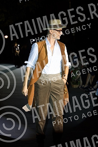 On the occasion of marking thirty years of MS Click, she paid tribute to one of the most important domestic fashion designers to the recently deceased, legendary fashion designer Aleksandar Joksimovic with a fashion show on the plateau in front of th