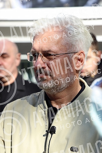 President of the Serbian movement Dveri Bosko Obradovic and environmental activist prof. Dr. Dusko Kuzovic, held a press conference in front of the building of the Radio Television of Serbia, with the topic: 