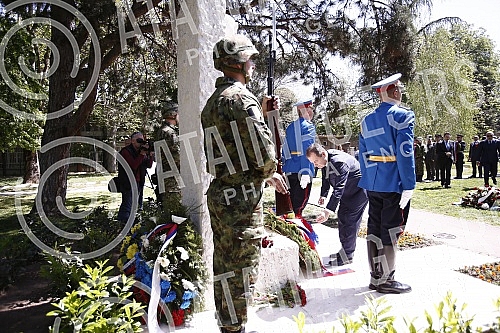 As part of the celebration of May 9, the Day of Victory over Fascism in World War II, representatives of the Ministry of Defense and the Serbian Army, the City of Belgrade and SUBNOR and participants in the Immortal Regiment laid wreaths at the Monum