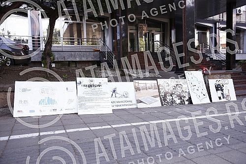 The protest of persons with disabilities in Serbia was held on the Plateau in front of the Ministry of Labor, Social Affairs and Veterans Affairs, and the protest organizers are demanding a meeting with the Minister of Labor, Employment, Social Affai