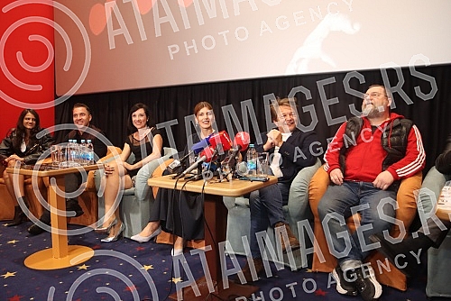 The Banja Luka premiere of Tom's film was held at the Cineplexx Palace, in the presence of the cast and crew.
U Cineplexxu Palas, uz prisustvo glumacke i autorske ekipe, odrzana je banjalucka premijera filma Toma. The Banja Luka premiere of Tom's film was held at the Cineplexx Palace, in the presence of the cast and crew.
U Cineplexxu Palas, uz prisustvo glumacke i autorske ekipe, odrzana je banjalucka premijera filma Toma.