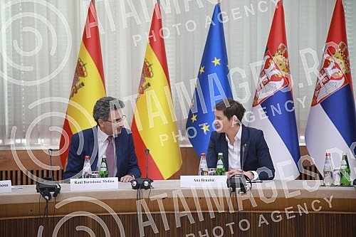 The Prime Minister of Serbia Ana Brnabic participated in the second business forum Serbia-Spain, which was organized by the Chamber of Commerce of Serbia and the Chamber of Commerce of Spain.Predsednica Vlade Srbije Ana Brnabic ucestvovala je na dr