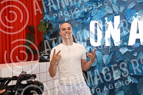 Voyage in WTF Open Air radio in TC Gallery - socializing with fans.Voyage u WTF Open Air radiju u TC Galerija - druzenje sa fanovima.