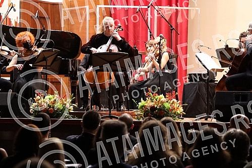 The concert of the chamber ensemble of 13 strings and Denis Shapovalov (cello and electric cello) as part of the 53rd edition of BEMUS was held in the great hall of Kolarac's endowment, and Shapovalov performed a program - 