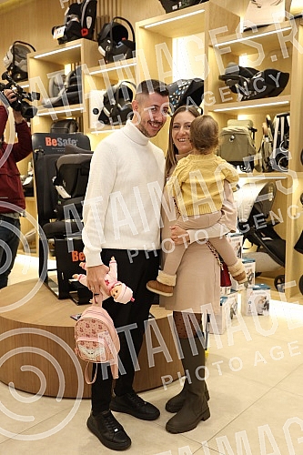 Promotion of new products of the BeSafe and Ergobaby brands with certified educators was held in the Jungle Baby store.Promocija novih proizvoda brendova BeSafe i Ergobaby uz sertifikovane edukatore odrzana je u Jungle Baby prodavnici.