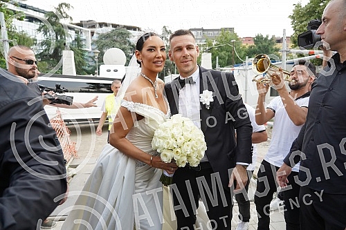 The church wedding of singer Katarina Grujic and football player Marko Gobeljic was held in the Church of St. Sava.Crkveno vencanje pevacice Katarina Grujic i fudbalera Marko Gobeljic odrzano je u Hramu Svetog Save.