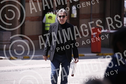 Veselin Vesa Simonovic, director and editor-in-chief of the Nova.rs portal, will be buried in the Alley of Merited Citizens at the New Cemetery in Belgrade, the family received condolences at 1:30 p.m., and the funeral service began at 2 p.m.
Veseli Veselin Vesa Simonovic, director and editor-in-chief of the Nova.rs portal, will be buried in the Alley of Merited Citizens at the New Cemetery in Belgrade, the family received condolences at 1:30 p.m., and the funeral service began at 2 p.m.
Veseli