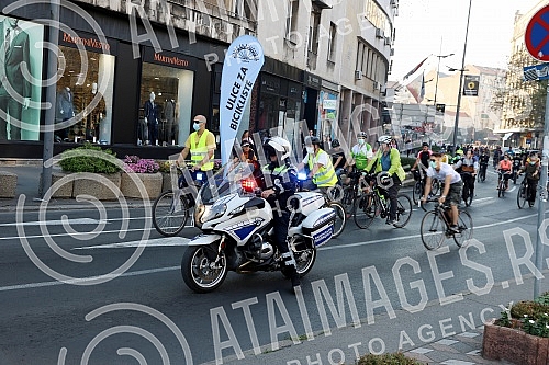 Cyclists are driving through the streets of Belgrade to indicate the excessive pollution that Belgrade has been exposed to for the past few days.Biciklisti voze beogradskim ulicama kako bi ukazali na prekomerno zagadjenje kojem su izlozeni Beogradjan