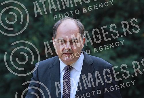 The President of the Republic of Serbia, Aleksandar Vucic, met with the High Representative of the International Community in Bosnia and Herzegovina, Christian Schmidt, at Villa Mir.Predsednik Republike Srbije Aleksandar Vucic sastao se sa Visokim 