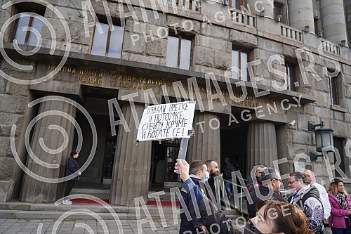 Protest of Post workers organized by the Independent trade union of post workers in front of the Main post office in Belgrade.
Protest radnika Poste u organizaciji Samostalnog sindikata postanskih radnika ispred Glavne poste u Beogradu. Protest of Post workers organized by the Independent trade union of post workers in front of the Main post office in Belgrade.
Protest radnika Poste u organizaciji Samostalnog sindikata postanskih radnika ispred Glavne poste u Beogradu.