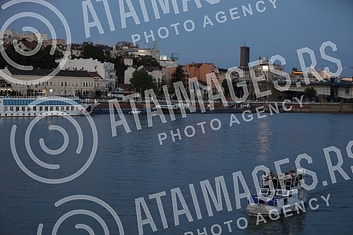 View of Belgrade and the coast by the river SavaPogled na Beograd i obalu sa reke Save