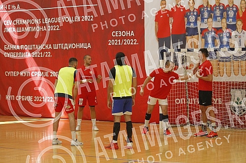 The handball players of Crvena zvezda Grundfos are preparing in Ub, where in the coming days they will play a friendly match against the hosts Ub.Rukometasi Crvene zvezde Grundfos su na pripremama u Ubu, gde ce u narednim danima odigrati jednu prij