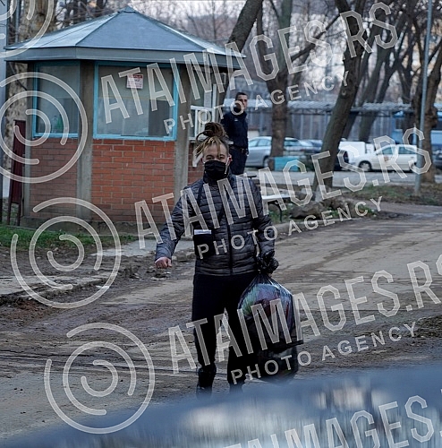 The First Basic Court in Belgrade today lifted the custody of rapper Stefan Djuric Rasta, in which he has been since October 3, 2020, after the police found drugs in his possession. Prvi osnovni sud u Beogradu ukinuo je danas pritvor reperu Stefanu