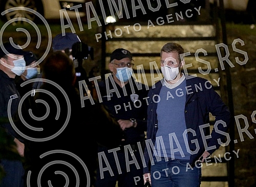 The arrival of communal police (militia) on Belgrade rafts in order to control the implementation of measures in the fight against the crown.Dolazak komunalne policije (milicije) na beogradske splavove kako bi kontrolisali sprovodjenje mera u borbi
