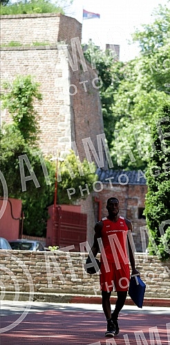 Red Star basketball players are returning to rhythm during training after a two-month break due to coronavirus pandemic. Kosarkasi Crvene zvezde se na treningu vracaju  u ritam posle dvomesecne pauze zbog pandemije korona virusa.