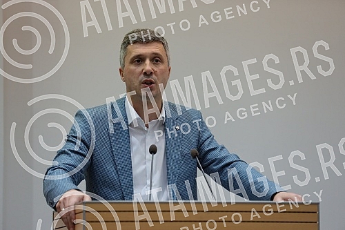 Organized by the Serbian movement Dveri in the hall of the Municipal Assembly of Stari grad, a panel discussion was held on the referendum LET'S NOT GIVE A CONSTITUTION!U organizaciji Srpskog pokreta Dveri u sali Skupstine opstine Stari grad odrzan