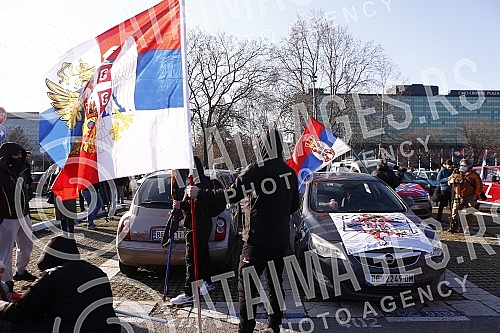 Driving a car called Z to win from the Sava Center to the Church of the Holy Trinity, next to the Church of St. Mark in support of Russia.Voznja automobilima pod nazivom Z za pobedu od Sava centra do hrama Svete Trojice, pored Crkve Svetog Marka u 
