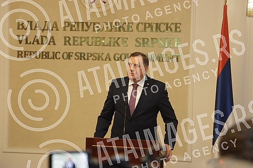 Serbian member and BiH Presidency chairman Milorad Dodik met with serbian defense minister Nebojsa Stefanovic in Banja Luka. Srpski clan i predsjedavajuci Predsjednistva BiH Milorad Dodik sastao se u Banjaluci sa ministrom odbrane Srbije Nebojsom S