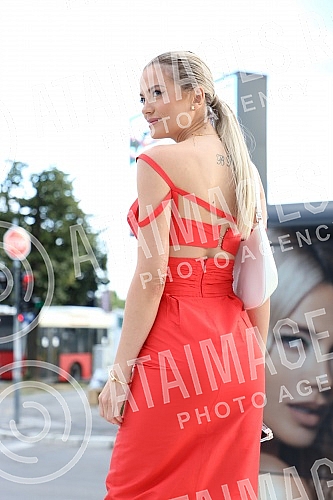 Milica Pavlovic presented 100% electric buses at the Cross restaurant in the West 65 shopping center together with Euhybrid, a new company on the Serbian market.Milica Pavlovic je u restoranu Cross u trznom centru West 65 zajednicki snagama sa novo