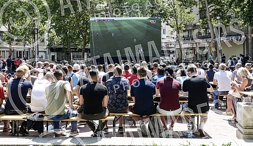 Serbian fans in downtown Belgrade watch soccer match between Costa Rica and Serbia at the World Cup in Russia.Srpski navijaci u centru Beograda gledaju fudbalsku utakmicu izmedju Kosta Rike i Srbije na Svetskom prvenstvu u Rusiji.