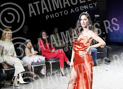 Mirna Nadj's first independent fashion show Mirna Nadj's first independent fashion show