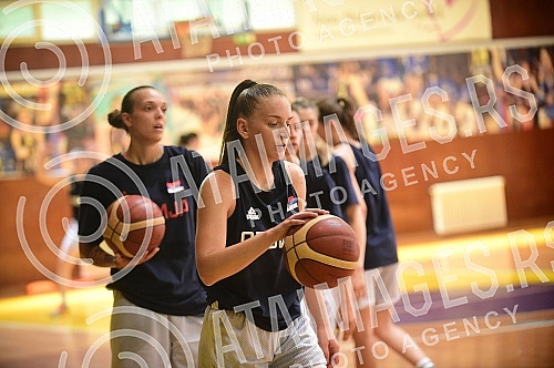 An open training and conversation with the selector of the senior women's basketball team of Serbia Marina Maljkovic and members of the U20 national team in the Vizura hall were organized on the occasion of the preparations of national teams for the 
