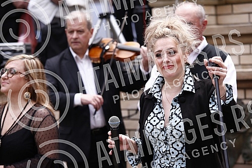 The Tourist Organization of Belgrade and the Association of Skadarlija Lovers have opened the tourist season in Skadarlija on the Plateau near the Skadarlija Fountain.Turisticka organizacija Beograda i Udruzenje ljubitelja Skadarlije su na Plato ko