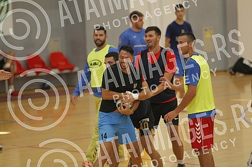 The handball players of Crvena zvezda Grundfos are preparing in Ub, where in the coming days they will play a friendly match against the hosts Ub.Rukometasi Crvene zvezde Grundfos su na pripremama u Ubu, gde ce u narednim danima odigrati jednu prij