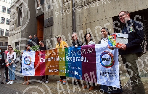 The extraordinary media conference of the organizers of EuroPride 2022 was held in front of the Serbian Government building.Vanredna konferencija za medije  organizatora EuroPrajda 2022 odrzana je ispred zgrade Vlade Srbije 